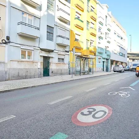 Charming 3br W/ Patio, By Timecooler Lissabon