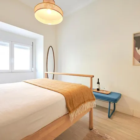 Apartment Charming 3br W/ Patio, By Timecooler *