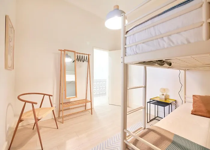 Charming 3br W/ Patio, By Timecooler Lissabon