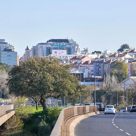 公寓 Charming 3br W/ Patio, By Timecooler Lisboa