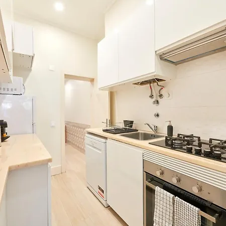 דירה Charming 3br W/ Patio, By Timecooler ליסבון