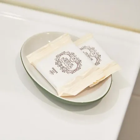 Charming 3br W/ Patio, By Timecooler リスボン