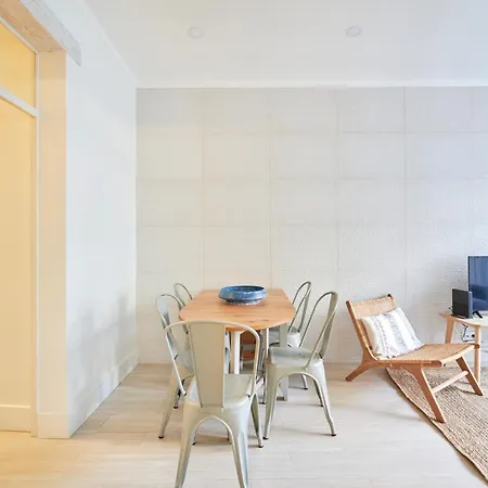 Charming 3br W/ Patio, By Timecooler *