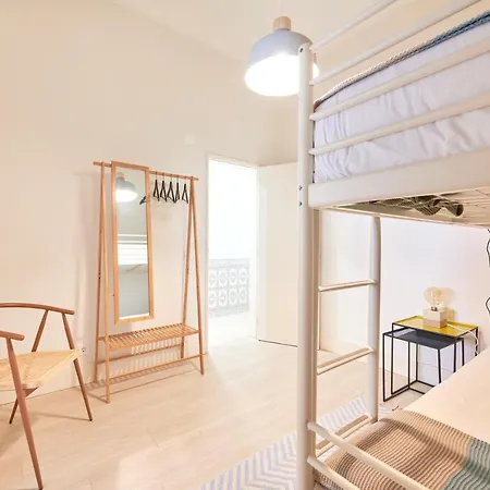 Charming 3br W/ Patio, By Timecooler Лиссабон