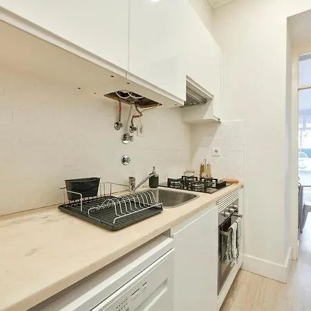 Charming 3br W/ Patio, By Timecooler * ליסבון