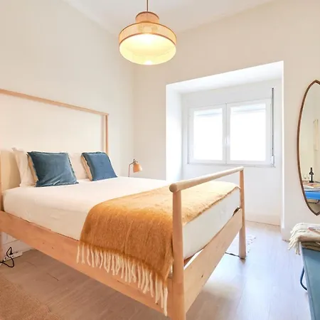 Charming 3br W/ Patio, By Timecooler דירה *