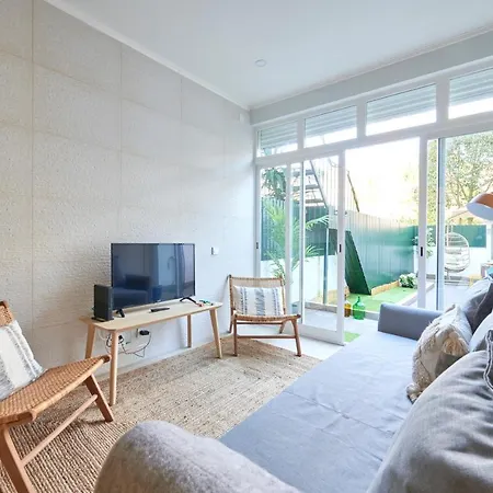 Charming 3br W/ Patio, By Timecooler דירה ליסבון