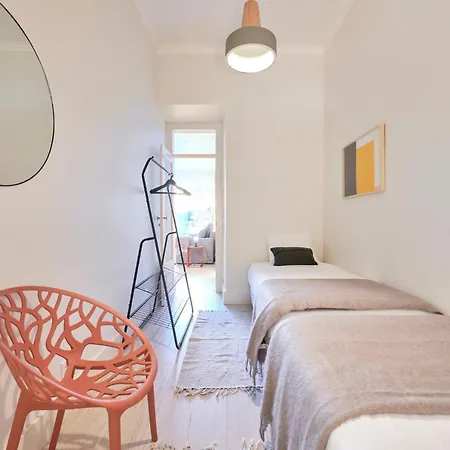 Charming 3br W/ Patio, By Timecooler Lisbon